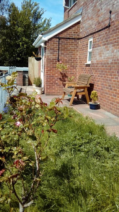 Lavender House Hotel Bridgend  Exterior foto
